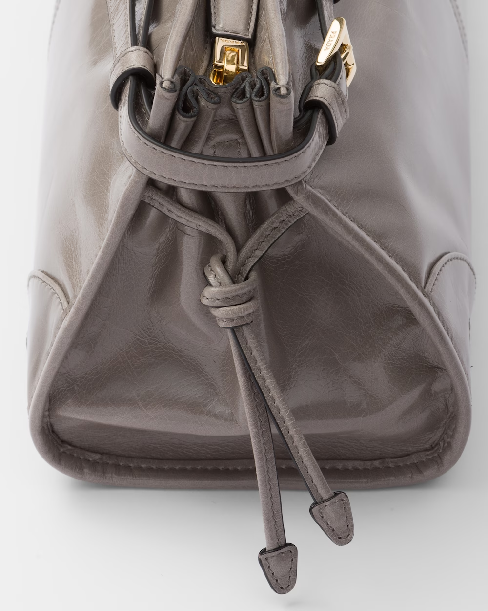 Medium leather handbag
